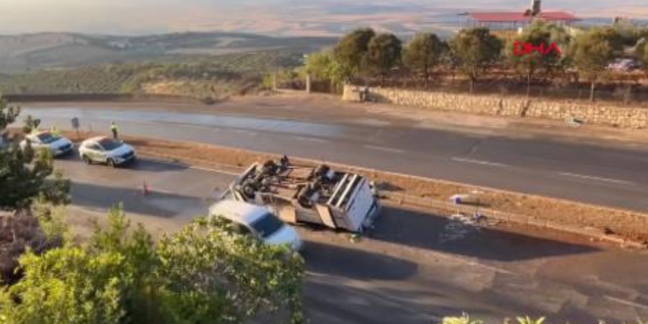 Hatay'da tarım işçilerini taşıyan araç ters döndü: 25 yaralı