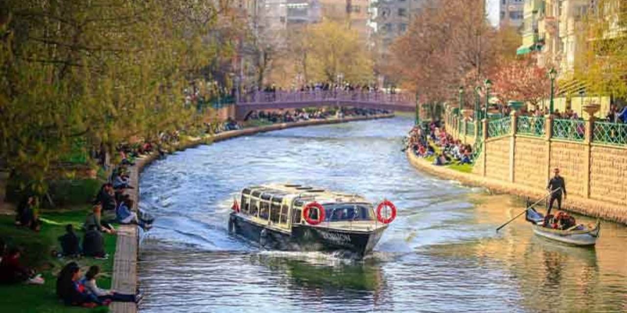 Porsuk boyunca güzelliğini sergiledi: Dönüp dönüp baktılar