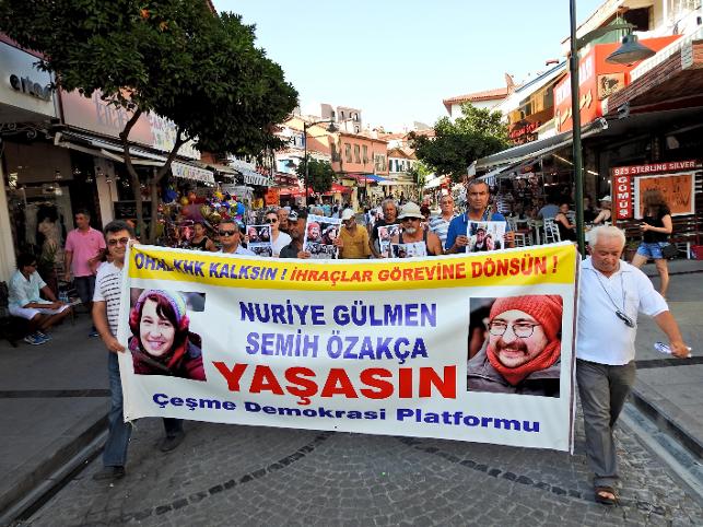 İzmir'de 'Nuriye ve Semih yaşasın' eylemi