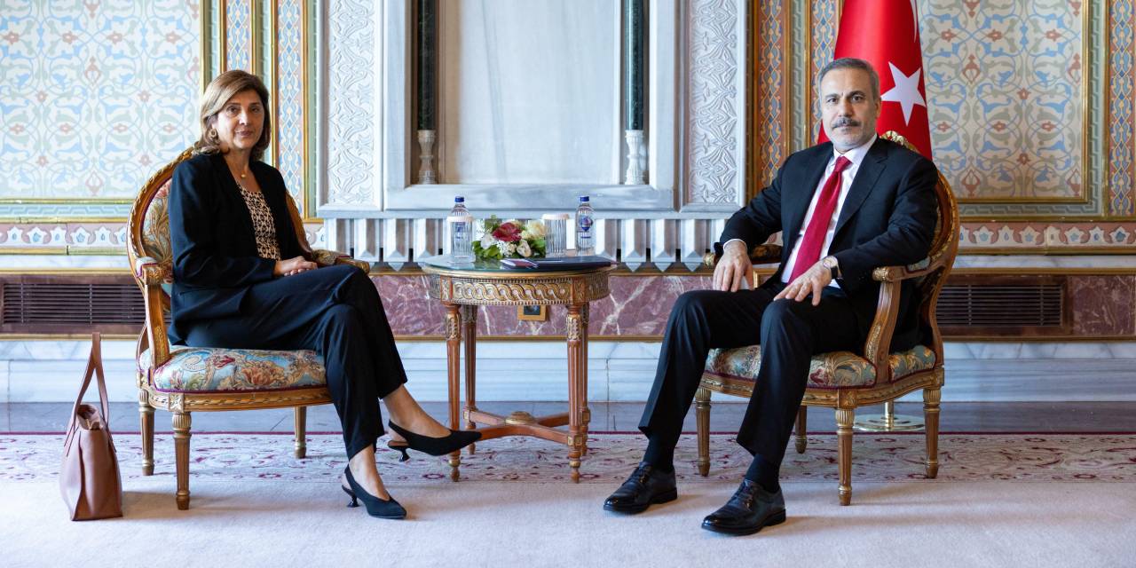 Hakan Fidan BM Kıbrıs temsilcisiyle bir araya geldi