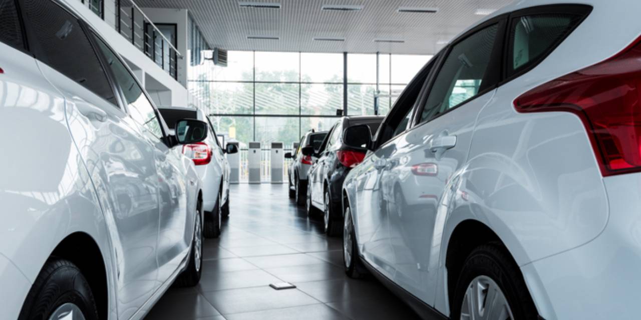 İflasın eşiğinde: Otomobil satışları çakıldı