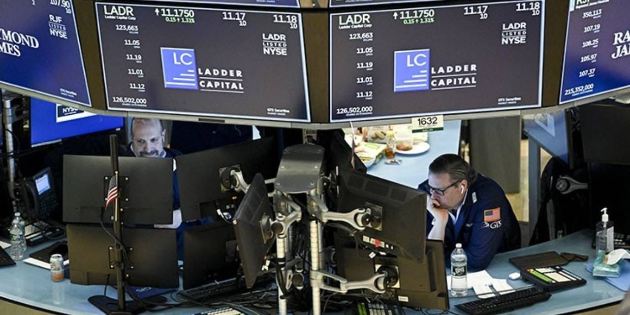 Trump’tan Powell’a savaş ilanı: Hisseler çakıldı