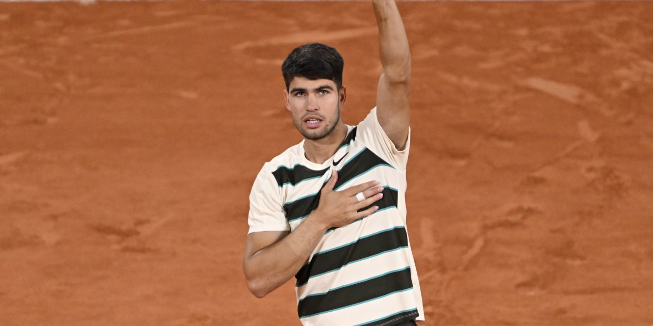 Rakibini 3-0 yenerek yarı finale yükseldi