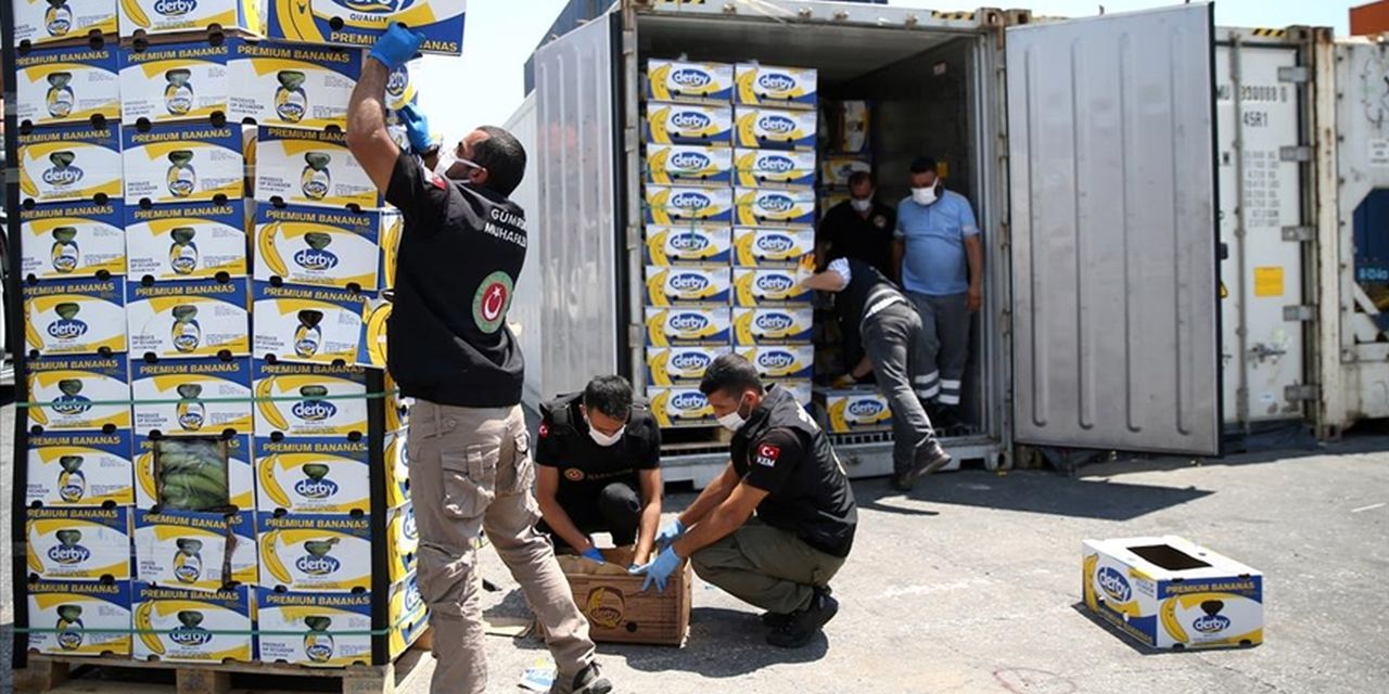 Çeşme limanında 30 kilo kokain ve 100 kilo skunk ele geçirildi