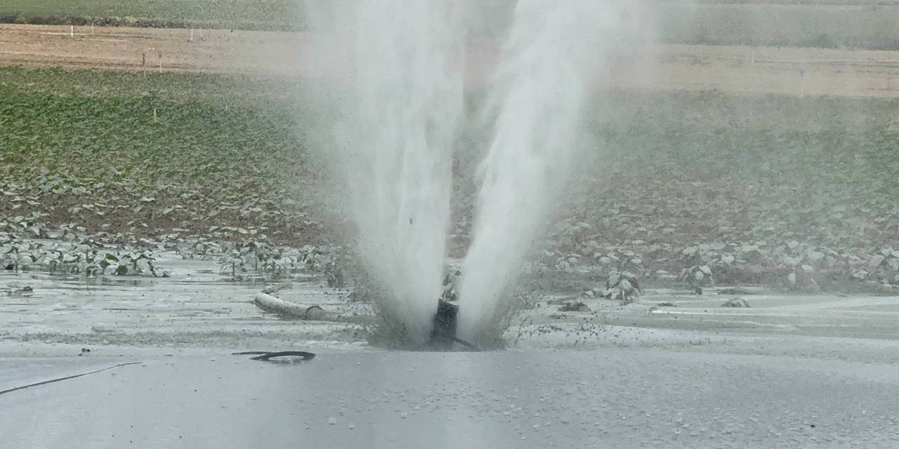Tarlada sondaj kuyusundan karbondioksit gazı çıktı