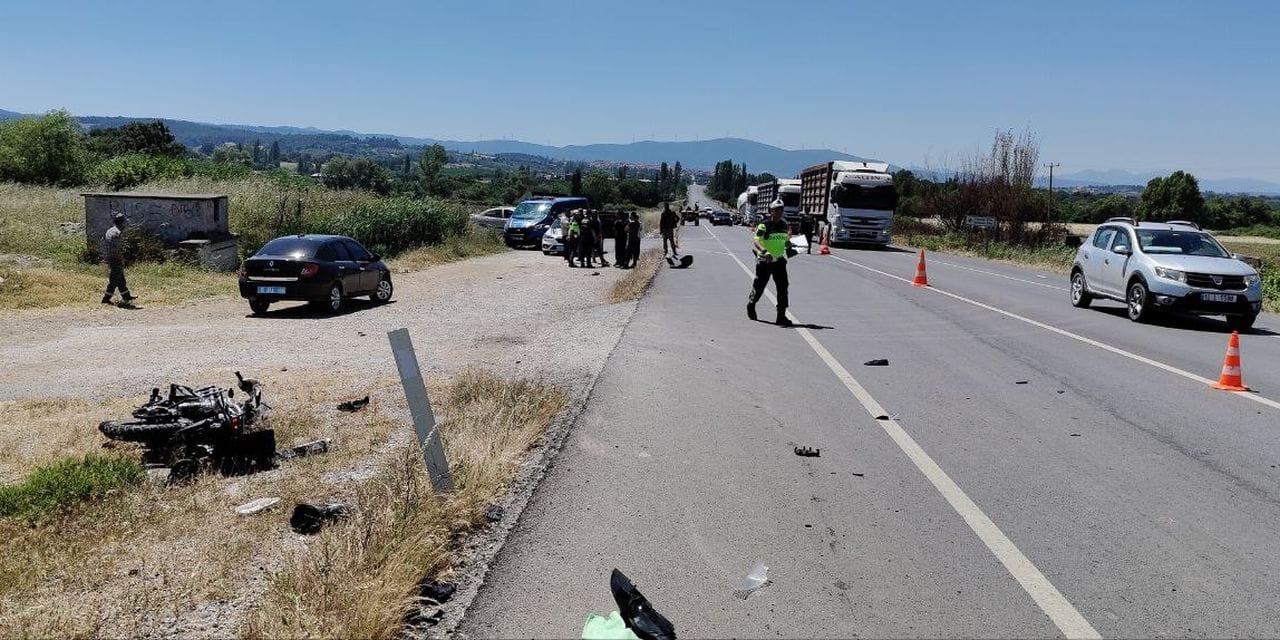 Traktörle çarpışan motosikletin sürücüsü öldü