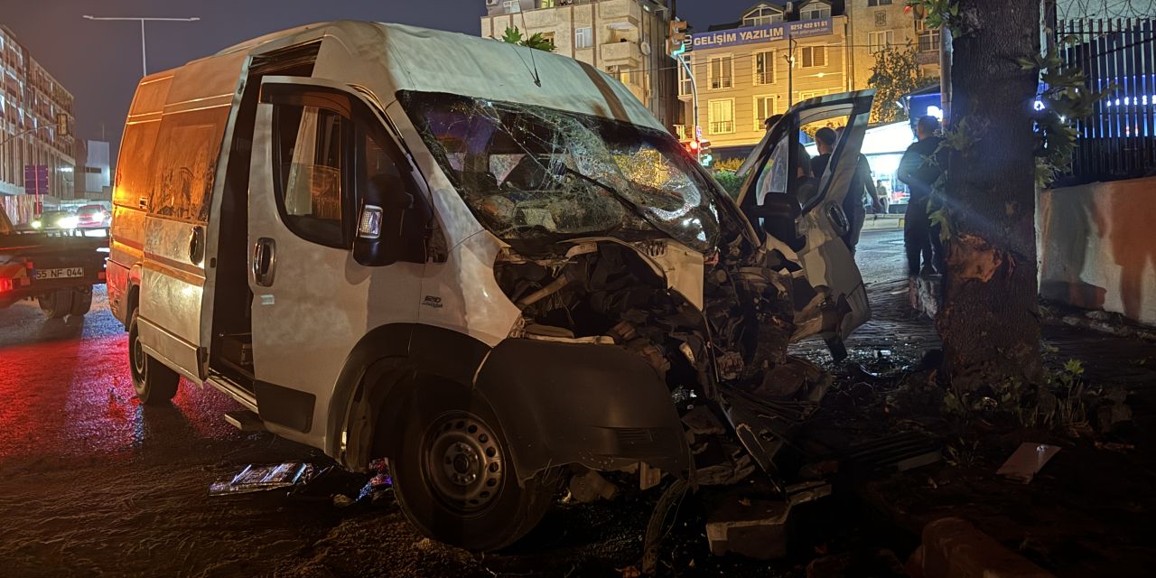 Avcılar’da korkutan kaza: Sıkışan yaralılar itfaiye tarafından kurtarıldı