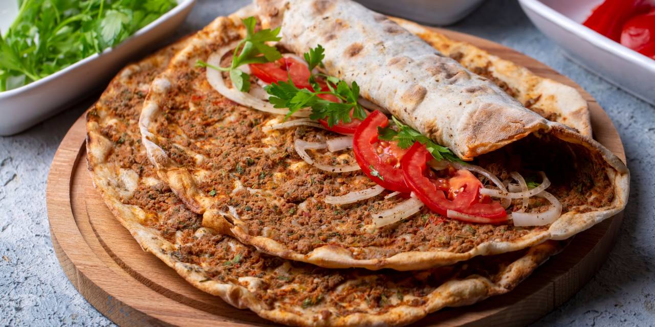 Lahmacun fiyatı ünlüleri de harekete geçirdi: Parayı baştan veriyoruz
