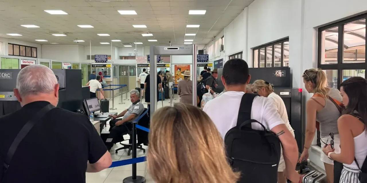 Feribota kendini atan kaçtı: Akın akın gittiler