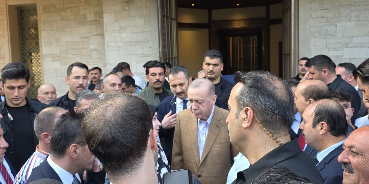 Erdoğan bayram namazını yazlık Saray'ın camisinde kıldı