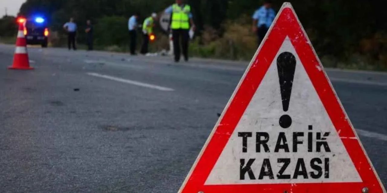 Adana’da feci kaza: Otomobil ile ambulans çarpıştı 1 kişi hayatını kaybetti