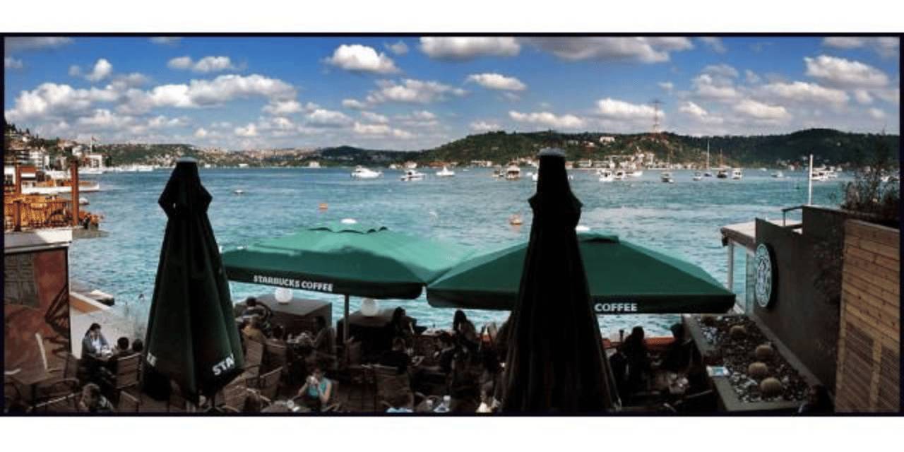 Starbucks oradaydı! Bebek'teki ünlü yalıyı yerli kahve devi aldı!