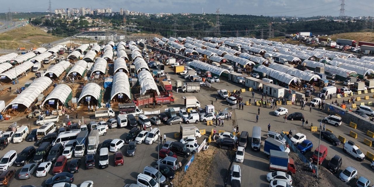 Sultangazi Kurban Satış Merkezi’nde uzun araç kuyrukları oluştu