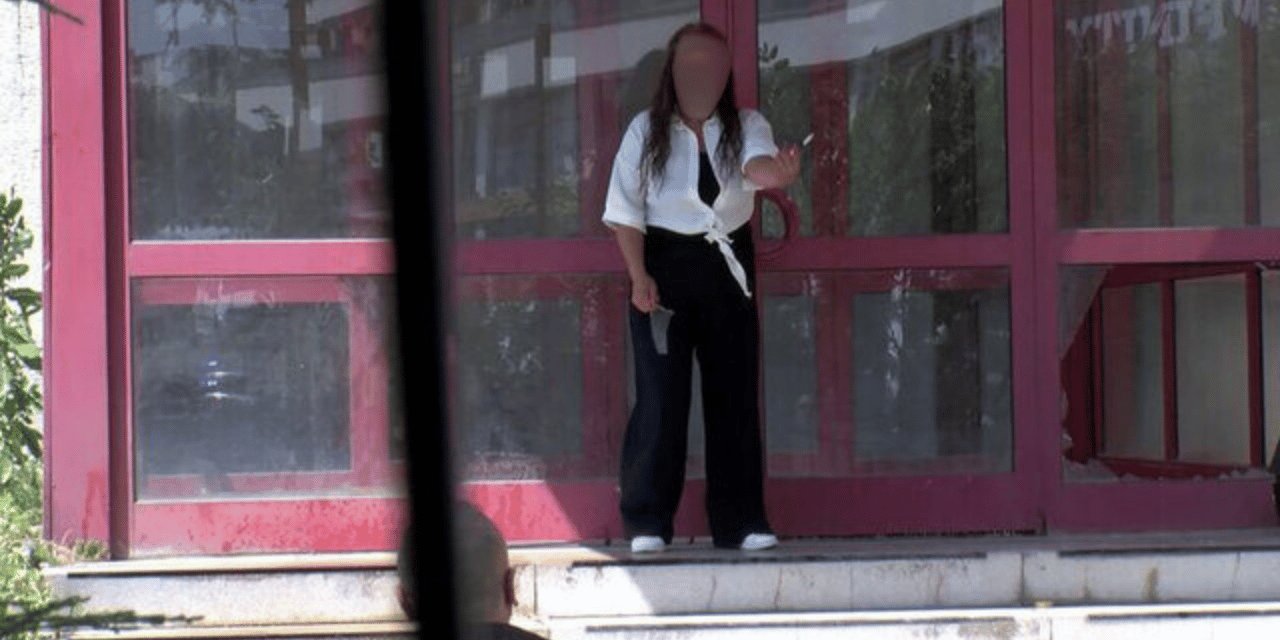 Parasını alamayan kadın, işyerine gitti ve üzerine benzini boşalttı!