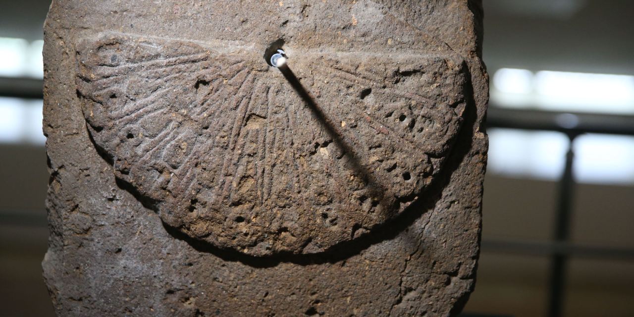 Kars’ta keşfedilen 1000 yıllık güneş saati ilk kez sergide