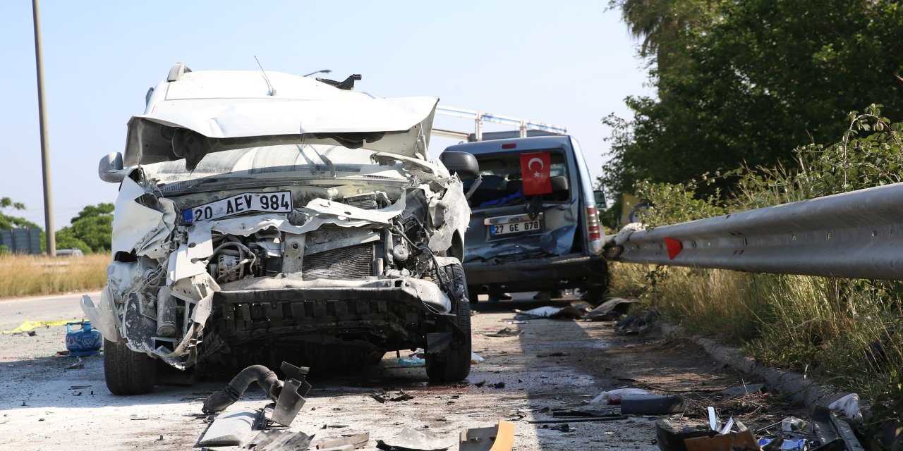 Hatay’da kamyon 3 aracı biçti: 1 ölü 10 yaralı