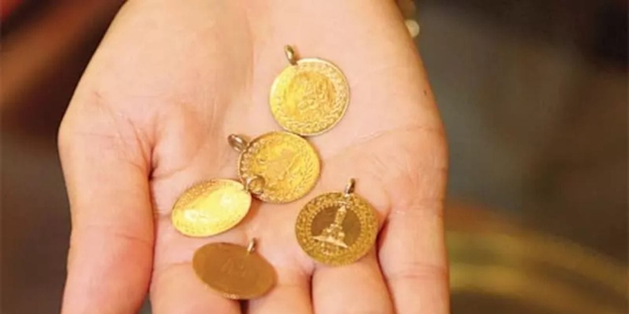 Metruk binanın bahçesine altın ve para gömdüler