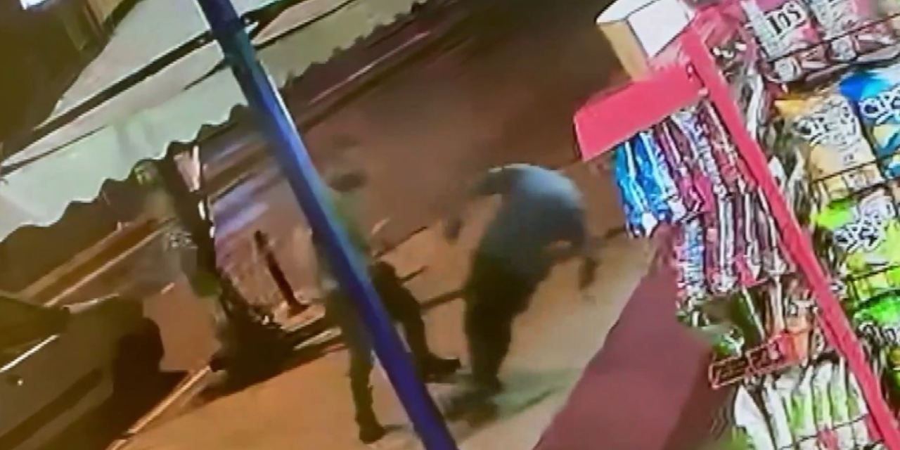 Yumrukla yere serdi sonra kalp masajı yaptı