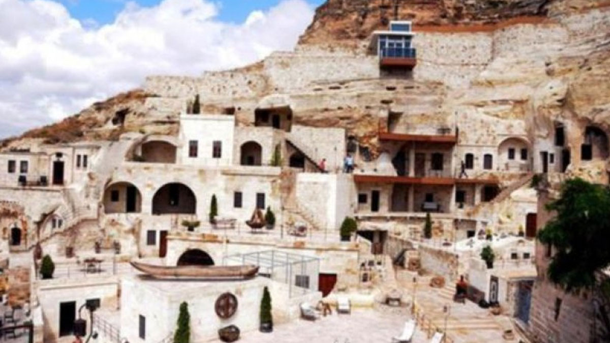 Kapadokya'da tepki çeken otelin sahibi konuştu: Asansörün uygun olmadığını biz de fark ettik