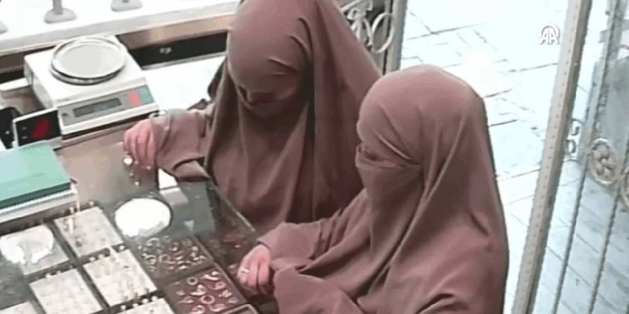 Çarşaflı ama değil!  5 kuyumcuyu soyup soğana çeviren 2 kadın kamerada