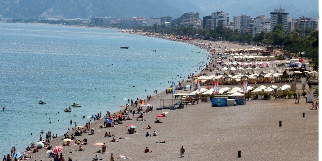 Nem oranı yüzde 46’ya ulaştı: Plajlara akın ettiler