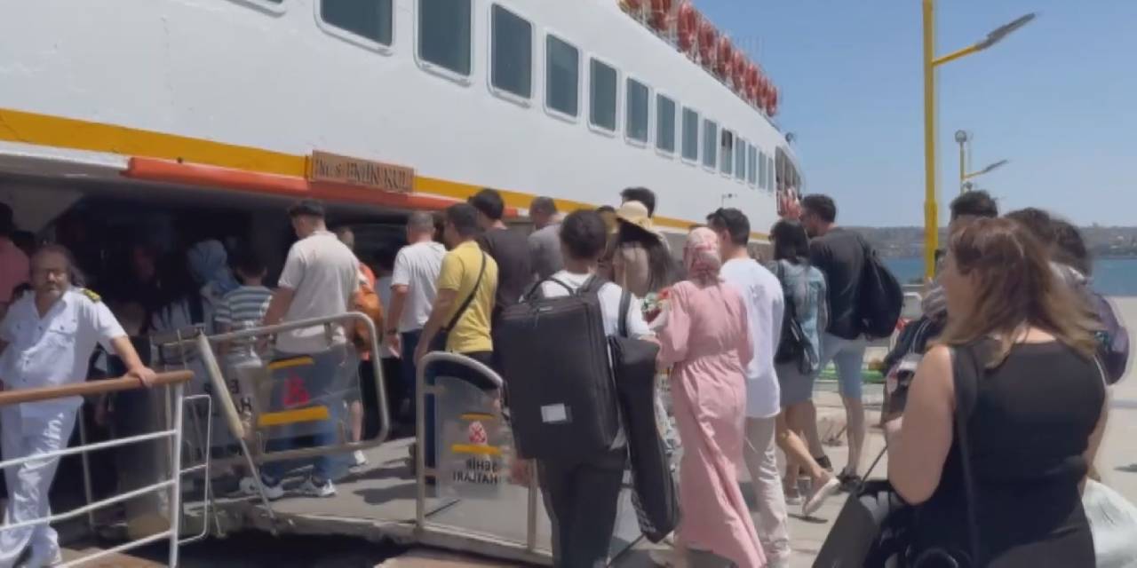Güneşli havayı fırsat bildiler: Vapurlar doldu taştı