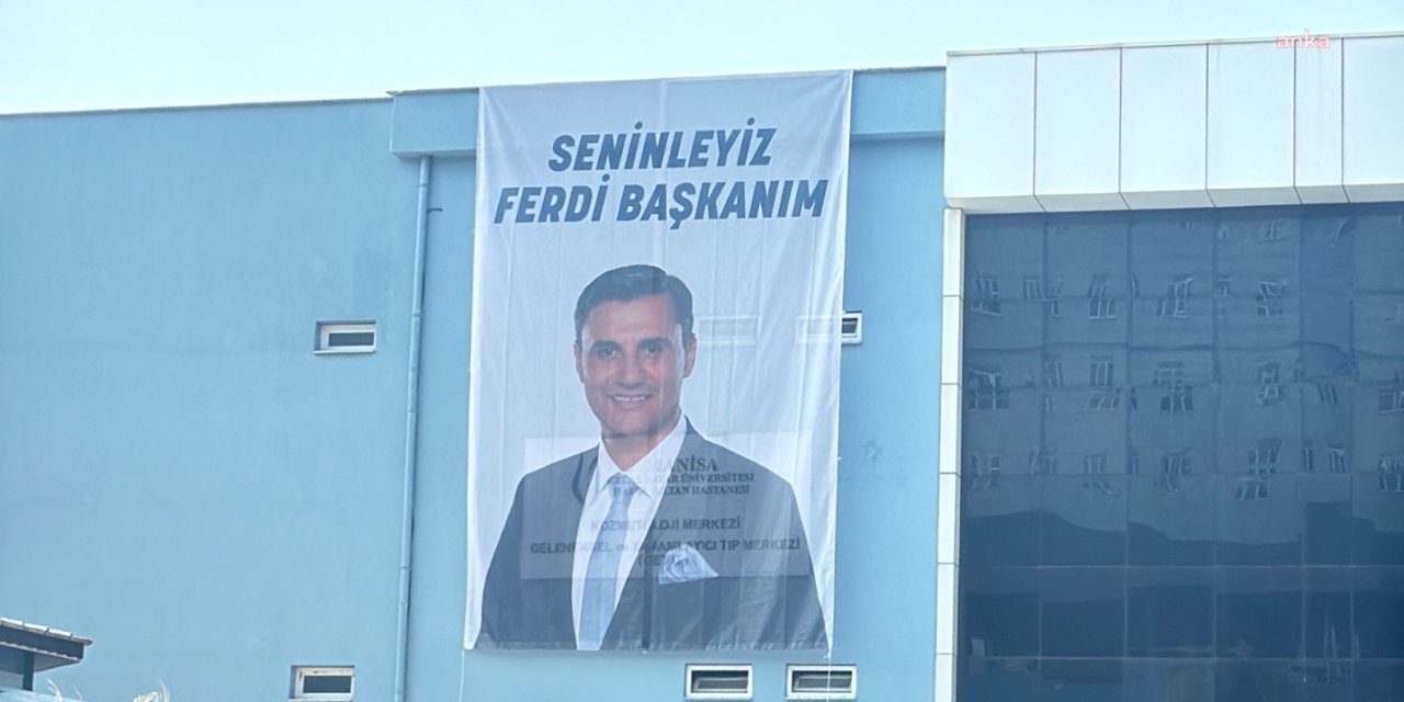 Hastane duvarına Ferdi Zeyrek'in pankartı asıldı