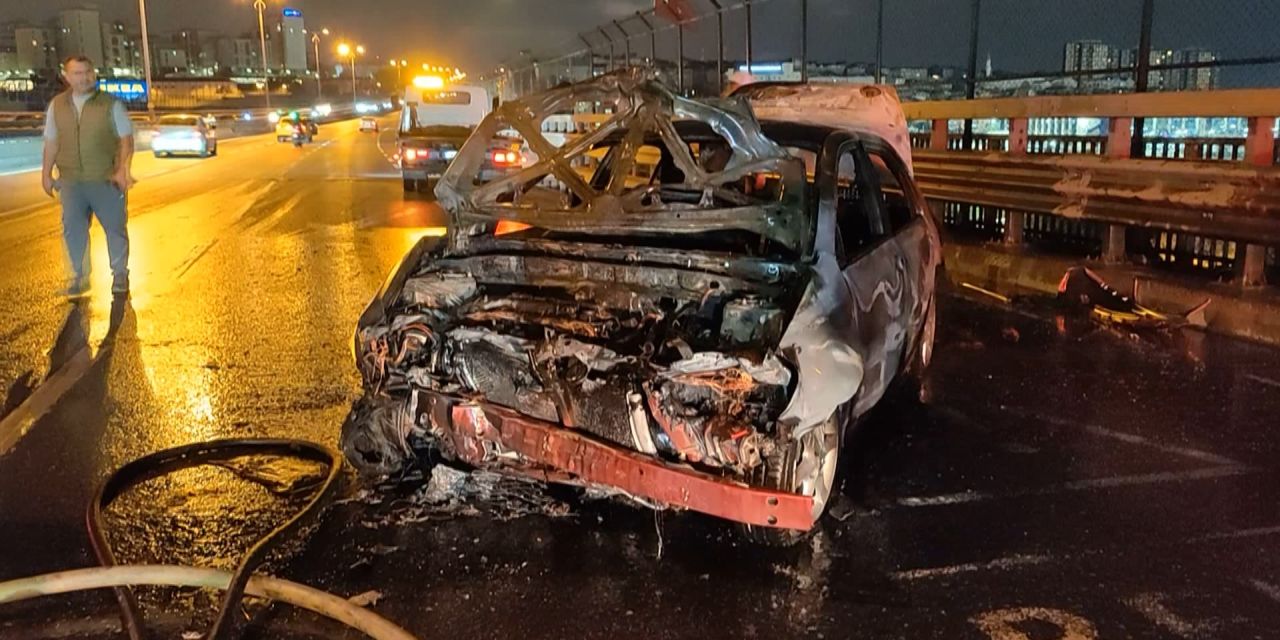 Bariyerlere çarpan otomobil alev aldı, canını son anda kurtardı