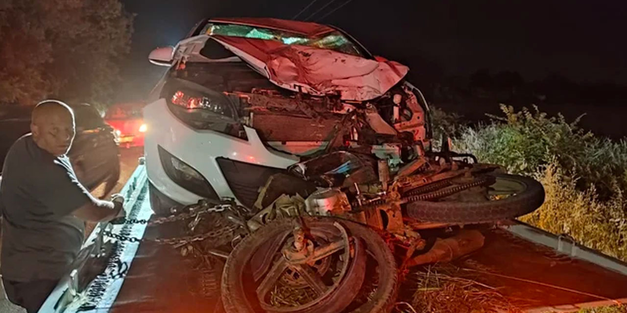 Otomobille çarpışan motosikletteki iki kişi hayatını kaybetti