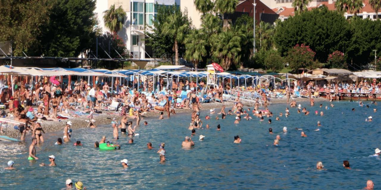 Tatilcilerin akın ettiği ilçe bayramı dolu dolu geçirdi