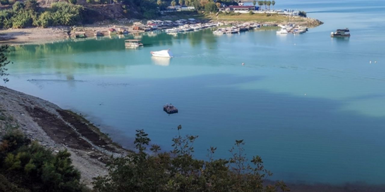 Adana’da büyük temizlik: Yumurtalık ve Karataş’ta 138 tane yıkıldı