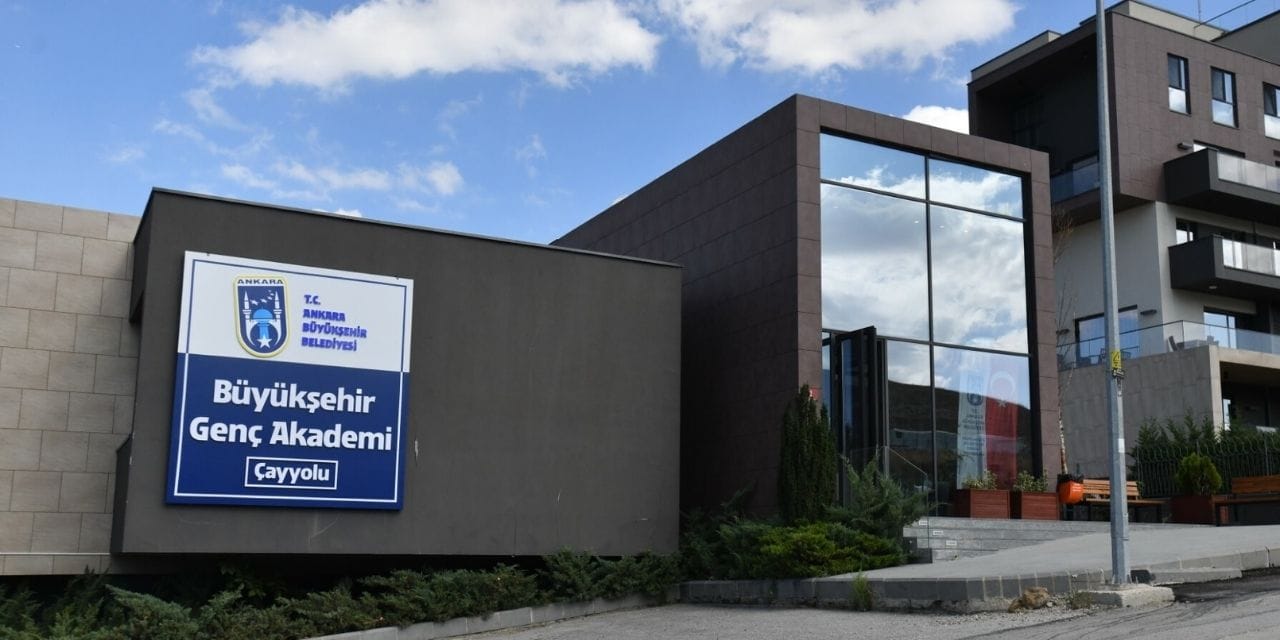 Genç Akademi Çayyolu, öğrencilere destek olmayı sürdürüyor