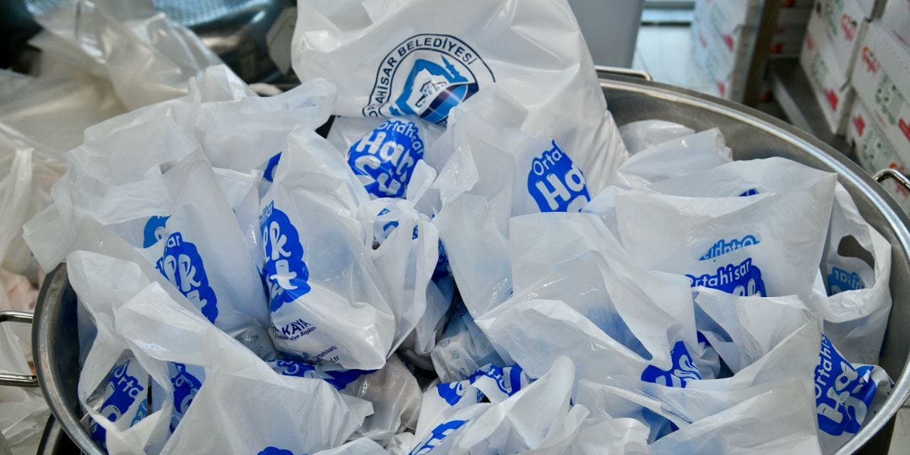 Belediye kurban etlerini topladı, binlerce aileye bayram bereketi götürdü