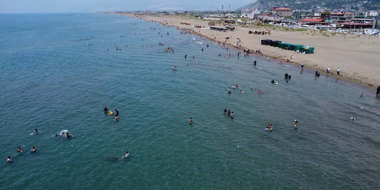 Sıcaklar vurdu: Hataylılar sahillere koştu