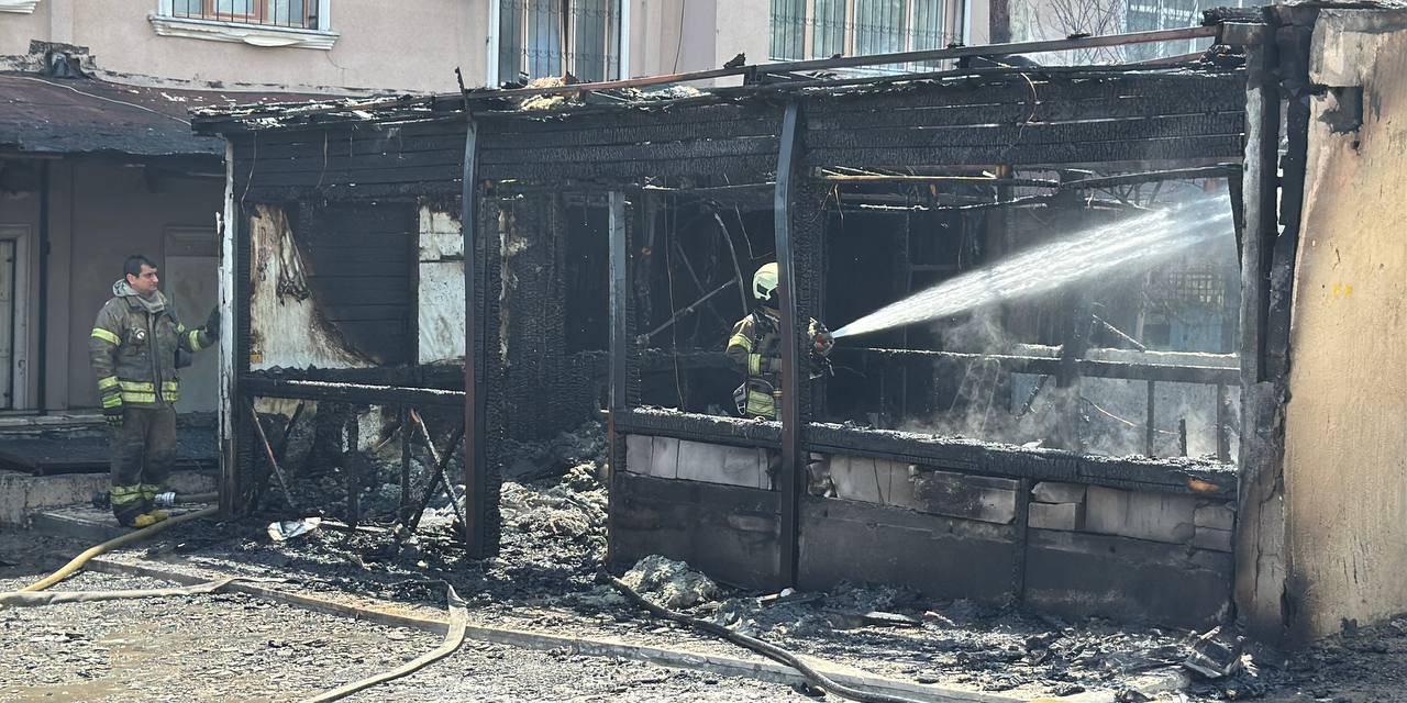 Esenyurt'ta öğrenci yurdunda yangın!