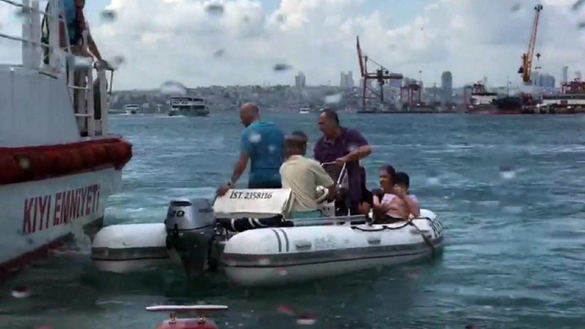İstanbul Kadıköy'de can pazarı! Tekne devrildi