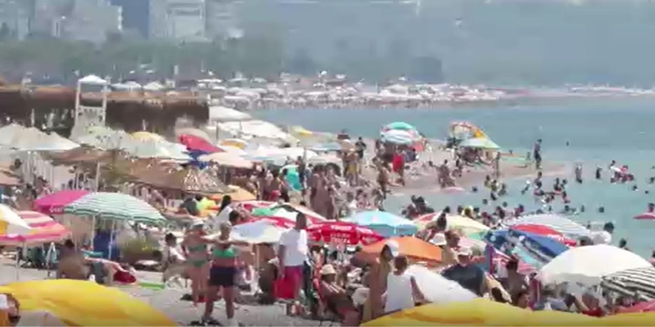 Sıcakta serinlik arayanlar Antalya sahillerine koştu