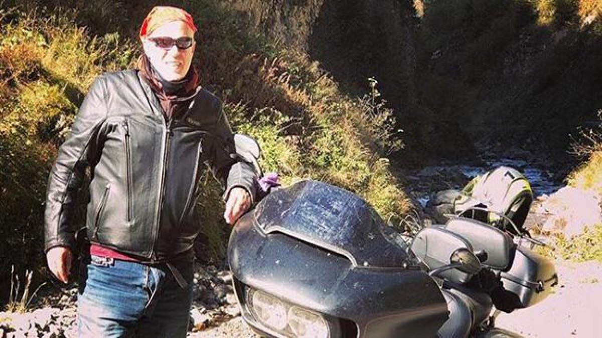 Ünlü turizmci Cem Kınay motosiklet kazası geçirdi!
