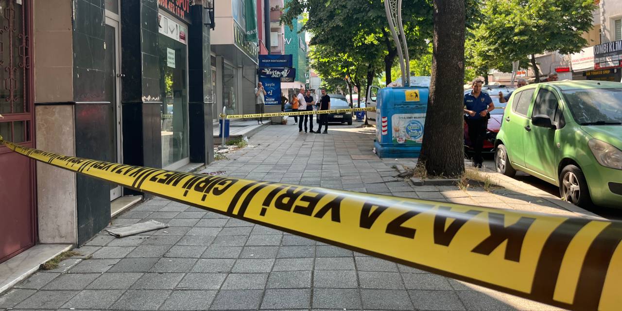 İzmit'te kanlı hesaplaşma: Sokak ortasında başından vurdu