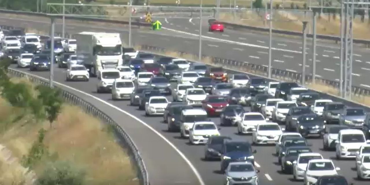 Tatil dönüşü başladı: Akın akın geliyorlar