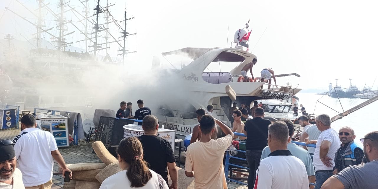 Alanya'da gezi teknesinde yangın çıktı
