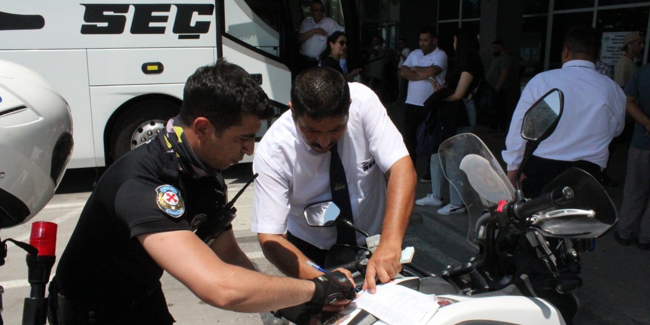 Otobüsten gizli polis çıktı: Bakın şoför ne yaparken yakalandı