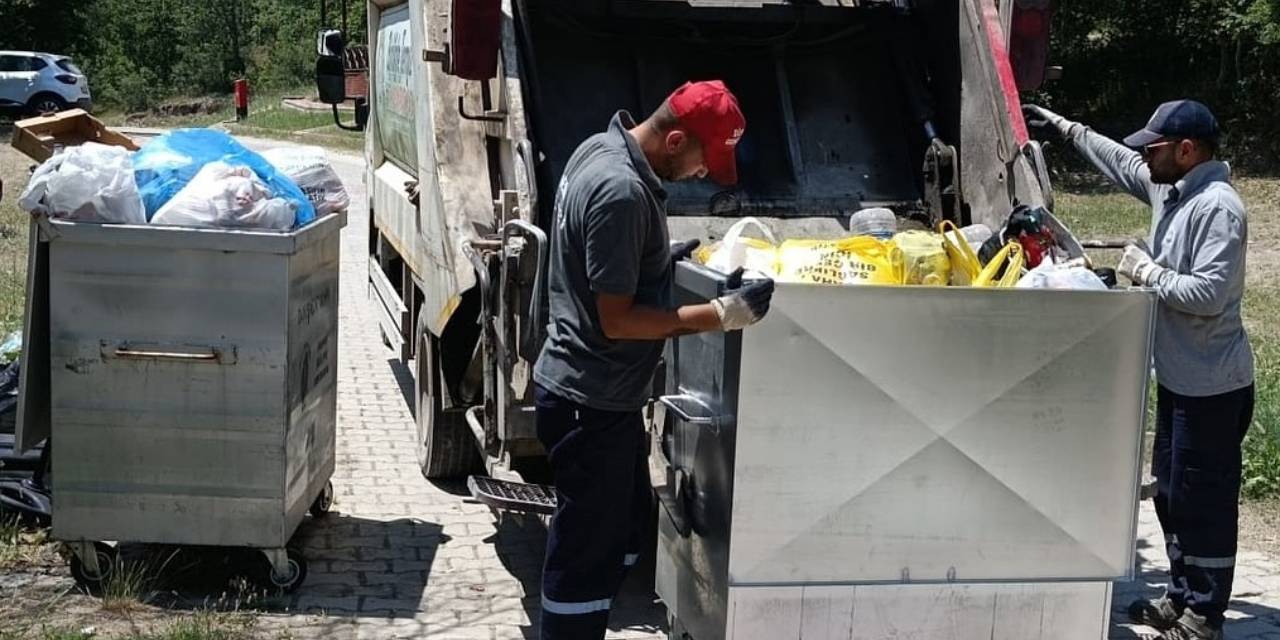 Yoğun ziyaretçi akınından geriye çöpler kaldı: 200 ton atık toplandı