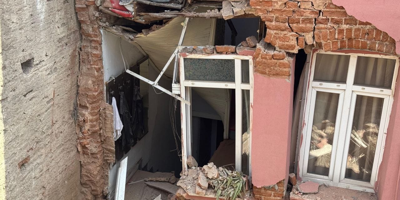 Fatih'te korkutan olay! Bir binada çökme meydana geldi