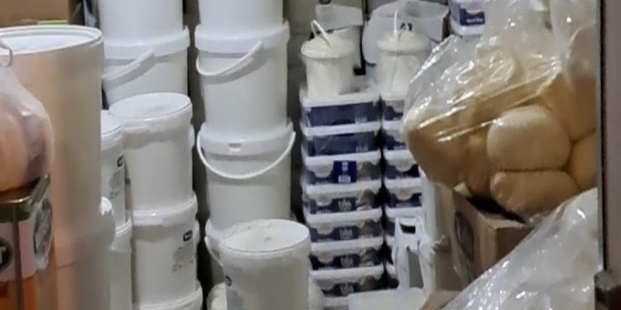 Ekipleri engellemeye çalıştılar: 1.8 ton yoğurt ve peynir imhaya gitti!