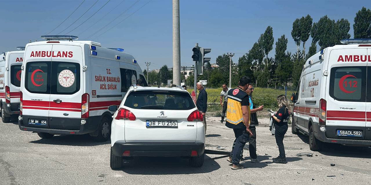 Hastaneye gidemeden kazaya karıştılar