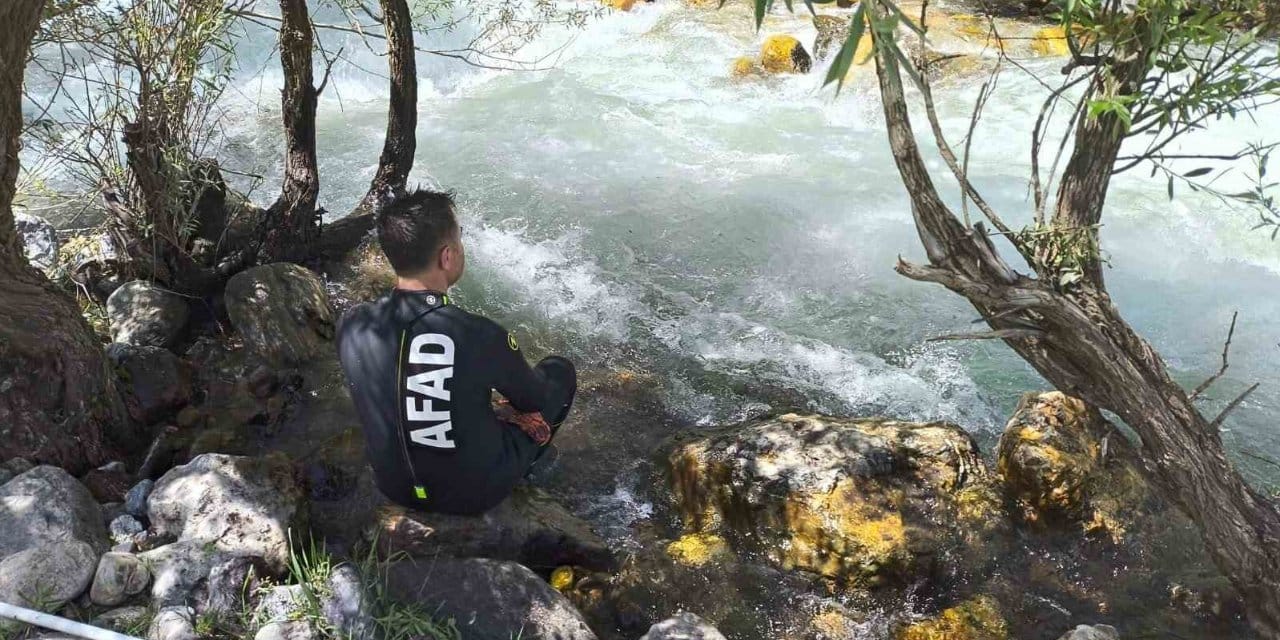 Çaya düşen 16 yaşındaki çocuk öldü