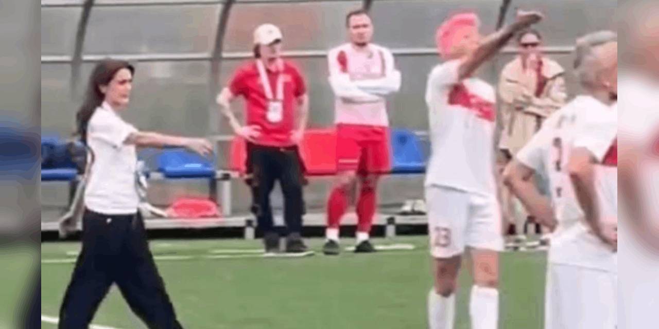 Hafsanur Sancaktutan dayanamadı belinden tutup kulübeye götürdü