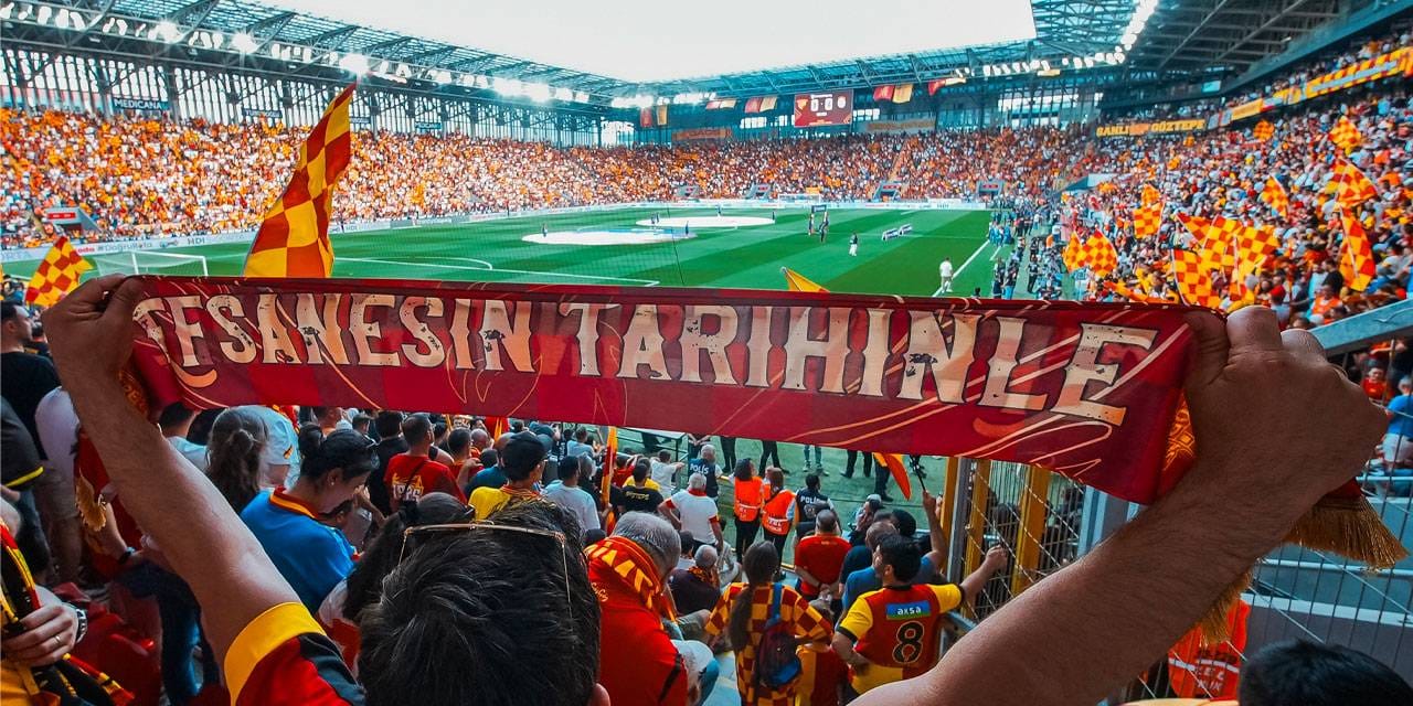 Göztepe 2 günde 7 ayrılık mesajı yayınladı