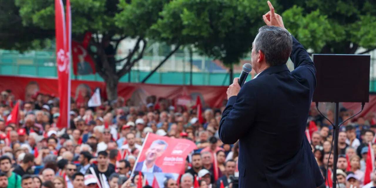 Özel'den AKP'nin kalesinde yağmur altında tarihi miting! "Ara zammı söke söke alacağız"
